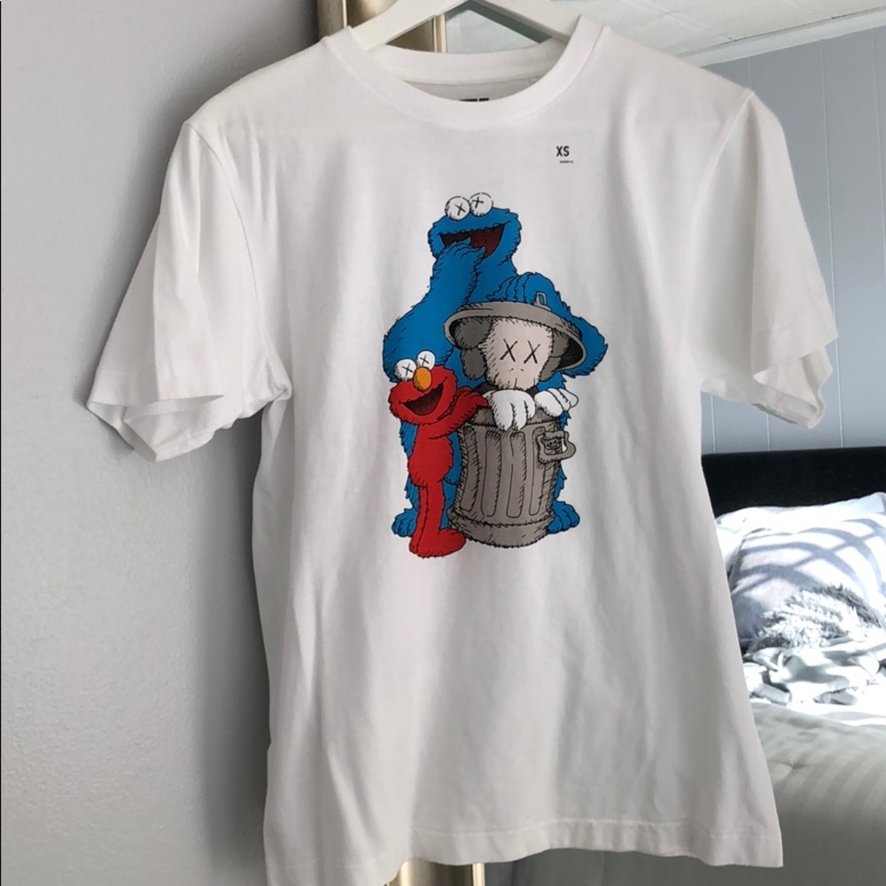 UNIQLO x KAWS TSHIRT